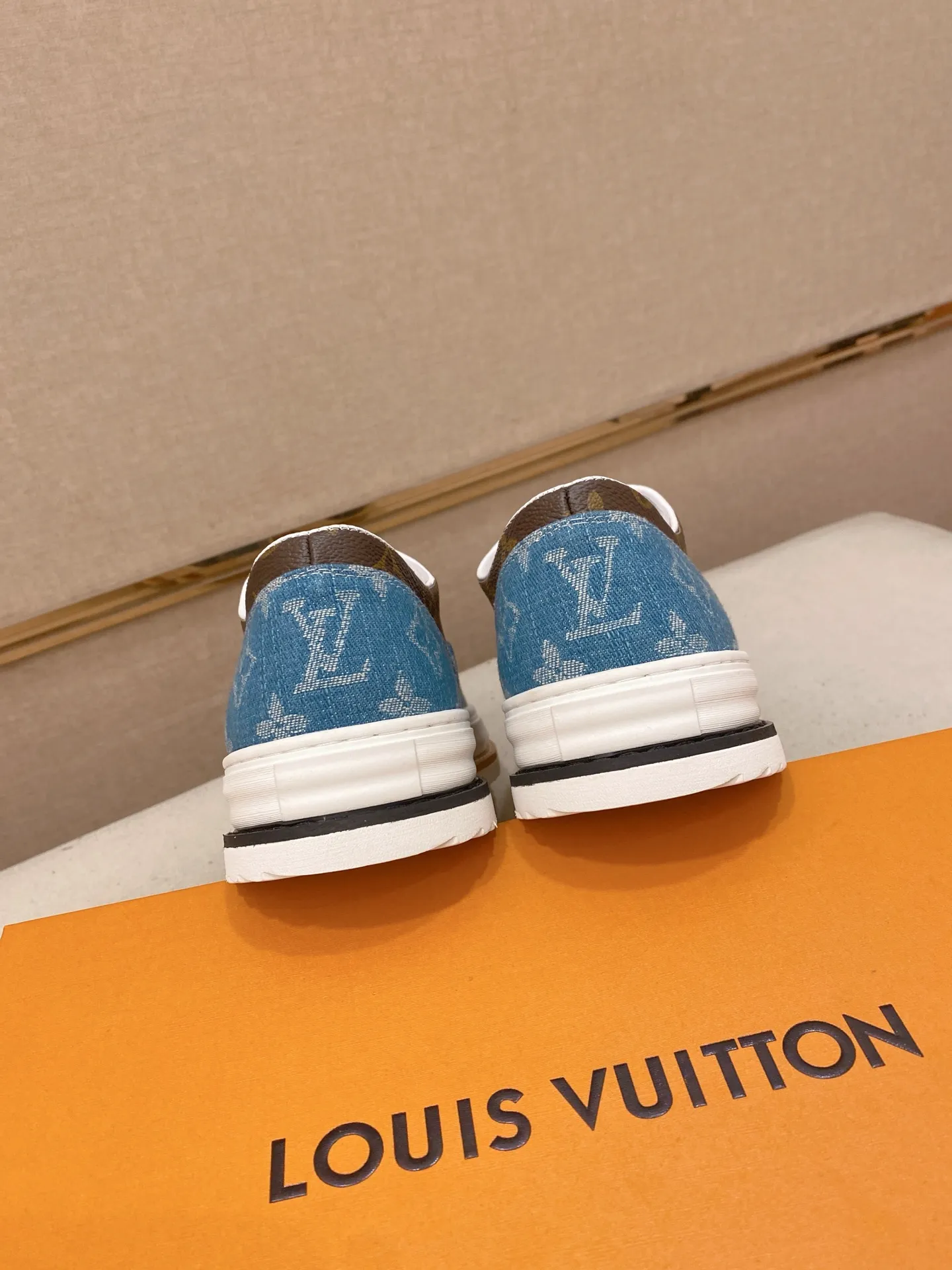 Men's shoes💰 420💰Louis Vuitton (Louis Vuitton/LV) top 🔍🔍 new models are on sale at the same time, the upper 🇮🇹 imported first-layer cowhide from Italy, fully imported sheepskin lining 💪💪, completely 1⃣️ to 1 ⃣️Re-engraved🇮🇹💪💪, ⚠Sole: The original sole is specially provided by the original factory, the exclusive movable molded sole is super comfortable, ⚠The original factory follows the order, 🔍🔍high quality, you can enter and exit the counter at will, welcome to compare⚠. Code number:38-44